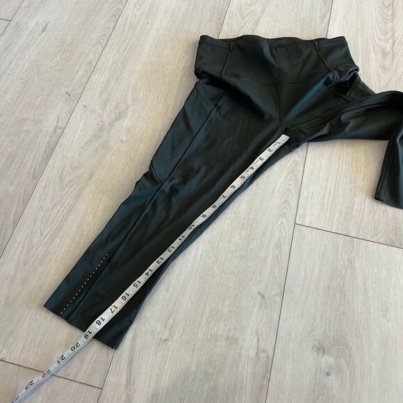 Lululemon women’s crop leggings size 6 - Picture 3 of 8